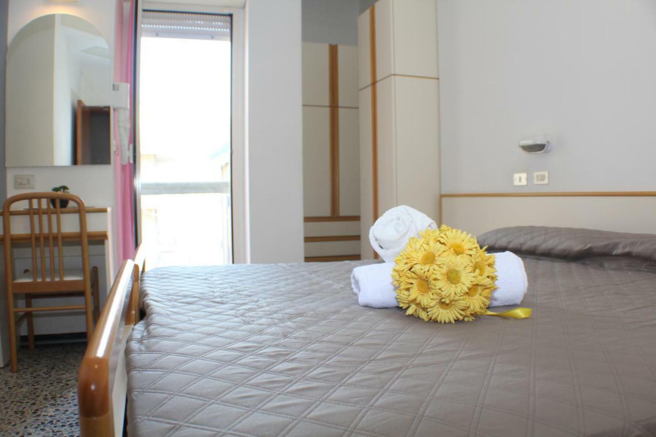 מיסאנו אדריאטיקו Hotel Caesar מראה חיצוני תמונה