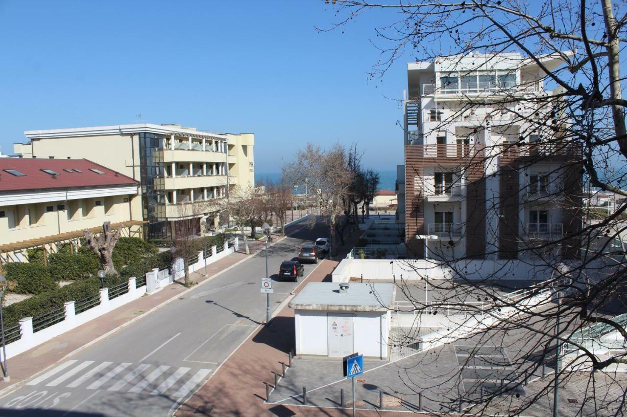 מיסאנו אדריאטיקו Hotel Caesar מראה חיצוני תמונה