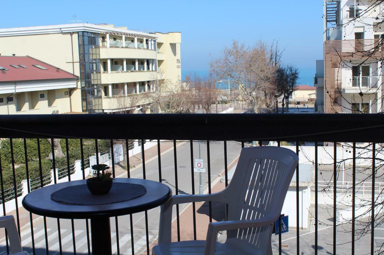 מיסאנו אדריאטיקו Hotel Caesar מראה חיצוני תמונה