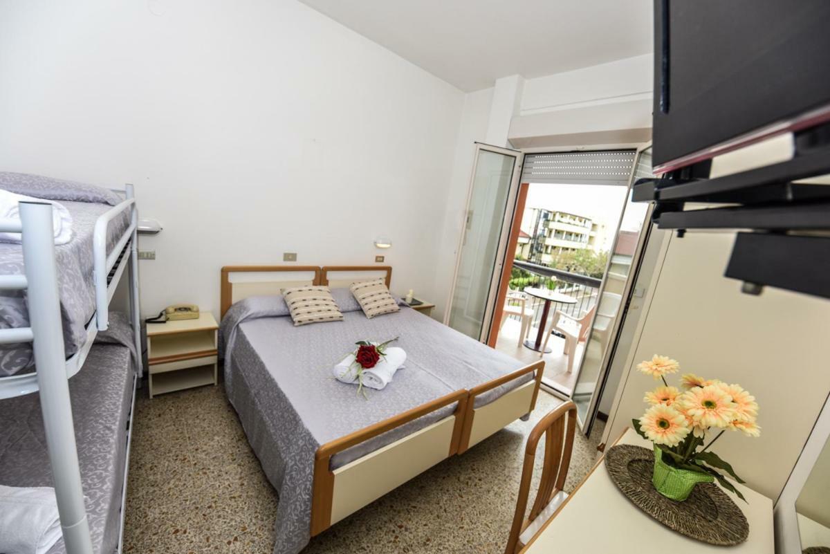 מיסאנו אדריאטיקו Hotel Caesar מראה חיצוני תמונה