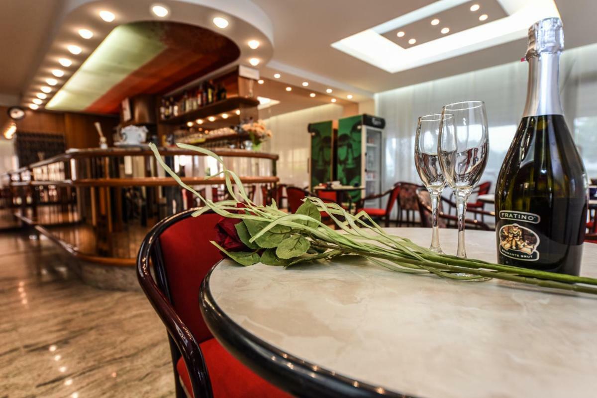 מיסאנו אדריאטיקו Hotel Caesar מראה חיצוני תמונה