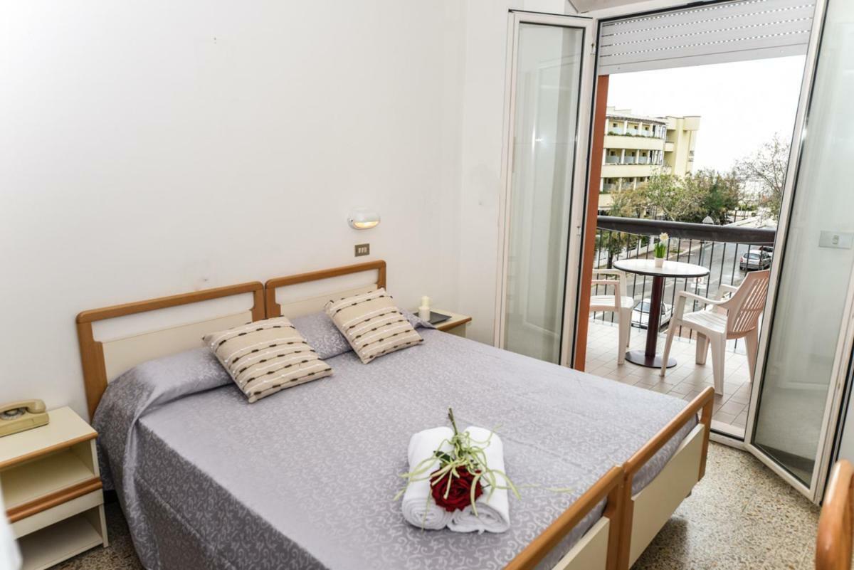 מיסאנו אדריאטיקו Hotel Caesar מראה חיצוני תמונה