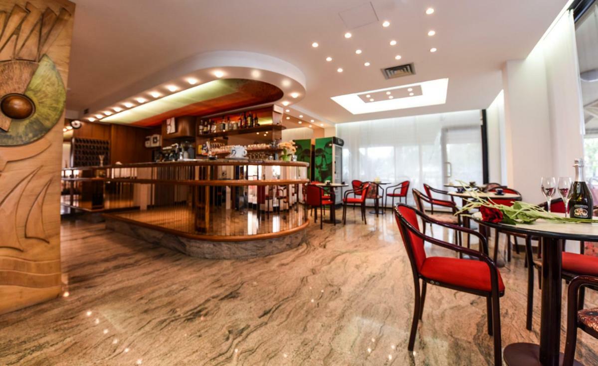 מיסאנו אדריאטיקו Hotel Caesar מראה חיצוני תמונה